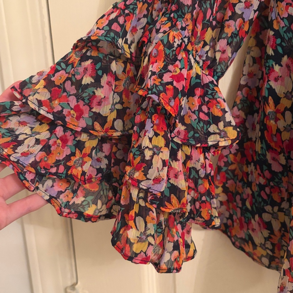 Women’s CeCe Floral Ruffle Long-Sleeve Cold Shoulder Blouse Size M - Picture 2 of 5